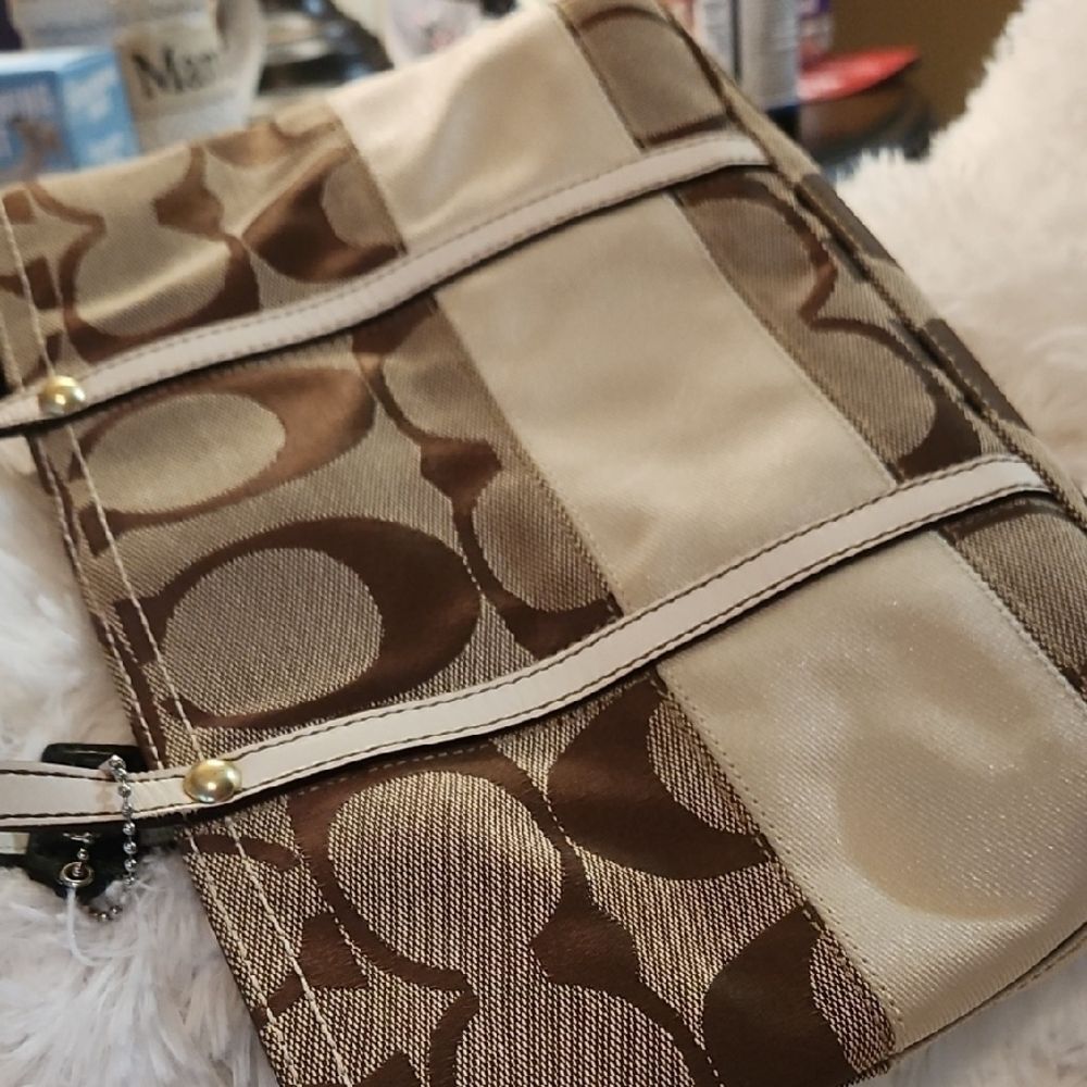 Coach Tote With Legacy Interior - Picture 8 of 9